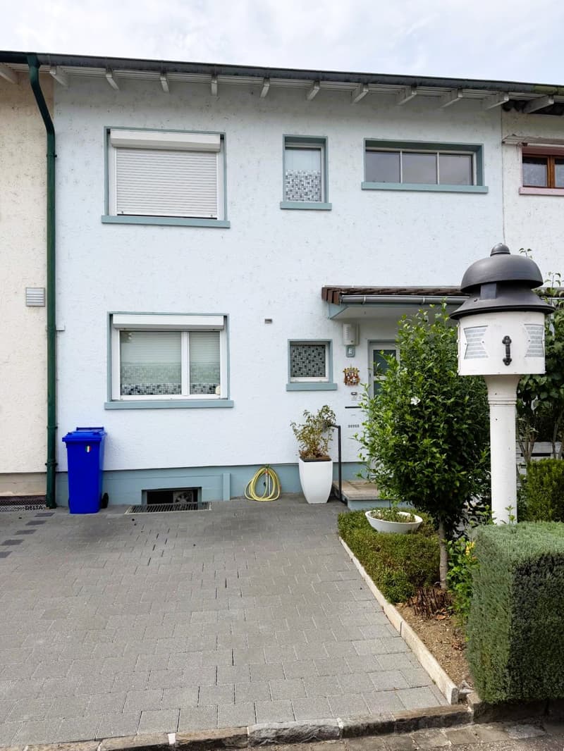 Casa a schiera di 4,5 locali a Therwil (1)