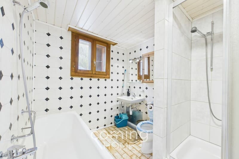 Two balconies, mountain views, and plenty of natural light?a 3.5-room apartment in Saas-Grund (8)