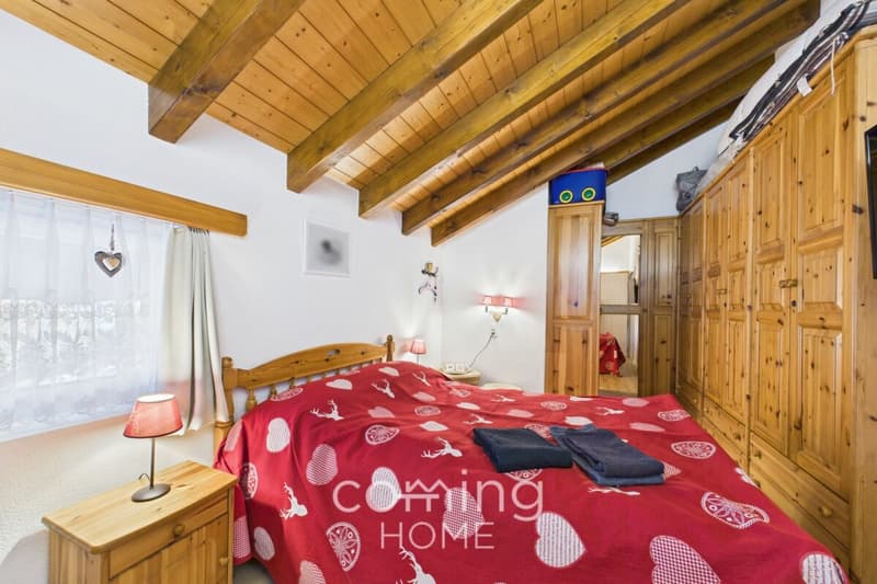 Maison 3 pièces bien entretenue à Eisten, avec balcon, vue sur les montagnes et grand terrain - emplacement ensoleillé à flanc de colline (10)