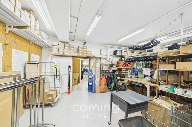 Attraktives Gewerbelokal in Visp - 720 m², Garagentor und vier eigene Parkplätze (11)