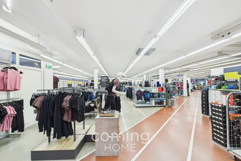 Seltene Gelegenheit: Grosszügiges Gewerbelokal mit 720 m² an der Kantonsstrasse, Visp (8)