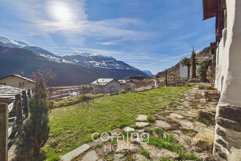 Private garden and potential as a second home - studio in quiet St. German (8)
