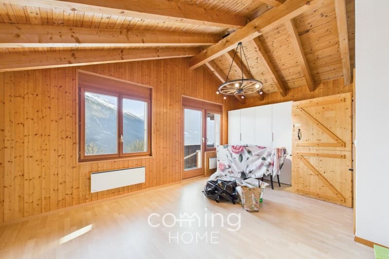 Well-maintained 5.5-room chalet in Mund with two fireplaces, a garden, and mountain views?sunny location, four building lots in zone W2 (9)