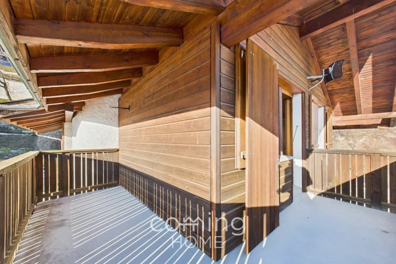 Well-maintained 5.5-room chalet in Mund with two fireplaces, a garden, and mountain views?sunny location, four building lots in zone W2 (12)