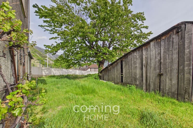 Building lot with existing structures in Niedergampel - ideal for a new construction project (4)