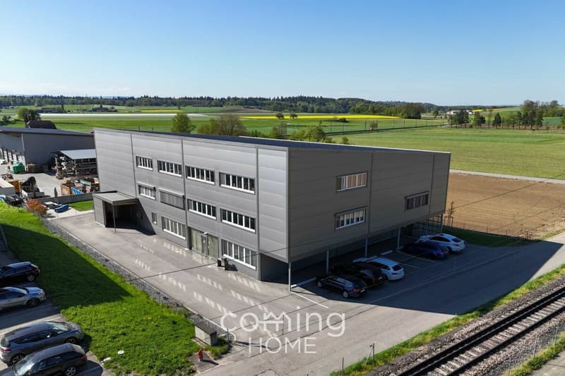 Bureaux, entrepôt et magasin sous un même toit : un bâtiment commercial modulable à Niederbipp (1)