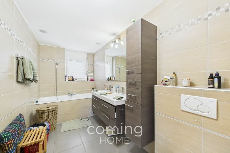 Stylish 5.5-room garden apartment with a sunroom and mountain views in Ried-Brig (7)