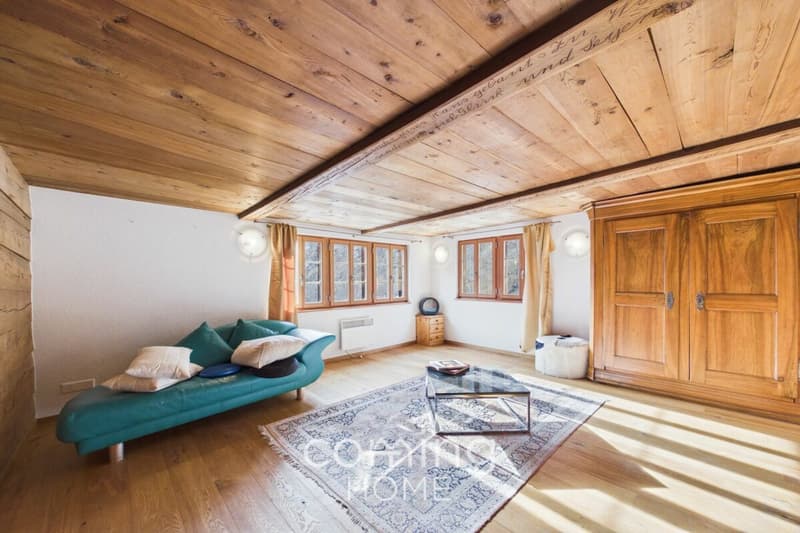 Exclusive chalet apartment in Törbel - 3.5 rooms, spacious rooms & stunning mountain views (2)