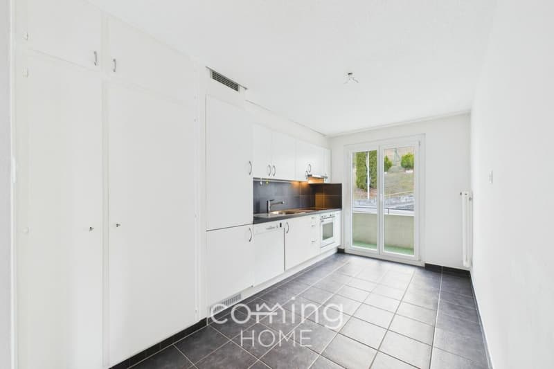 Appartement lumineux de 3,5 pièces avec balcon et vue sur les montagnes, situé dans un quartier calme (2)