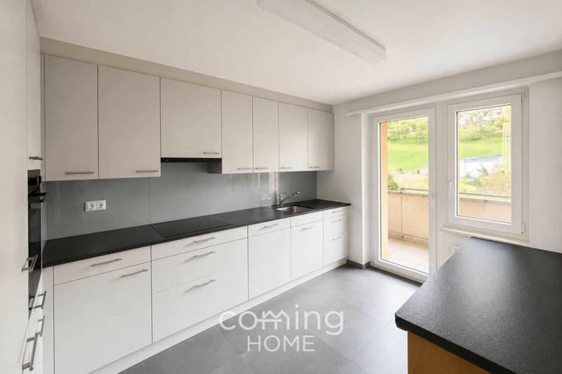 Appartement moderne de 4,5 pièces à Brigue-Glis, avec balcon et vue sur les montagnes (3)