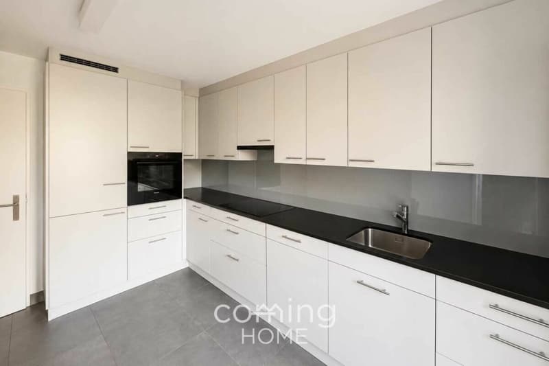 Appartement moderne de 4,5 pièces à Brigue-Glis, avec balcon et vue sur les montagnes (2)