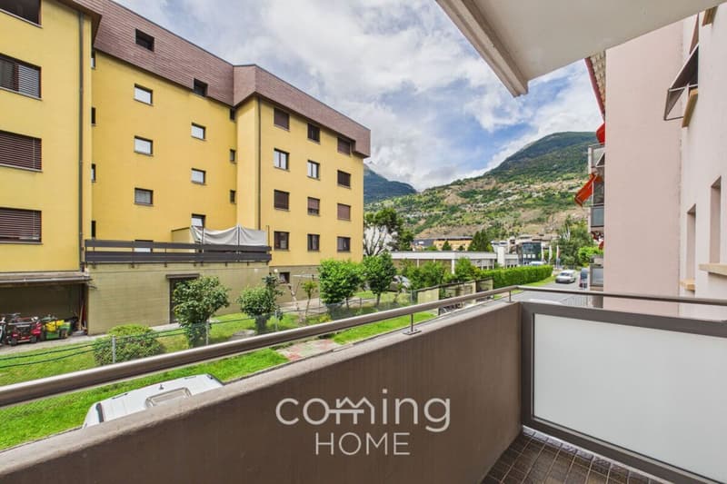 Moderne 3.5 Zimmerwohnung in Visp mit zwei Balkonen und Bergsicht (1)