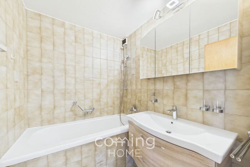 Well-maintained 4.5-room apartment in Steg-Hohtenn with sunny balcony and mountain views (10)