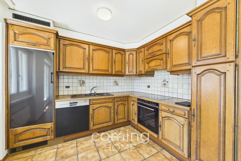 Well-maintained 4.5-room apartment in Steg-Hohtenn with sunny balcony and mountain views (4)