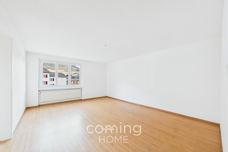 Sonnige 3.5-Zimmerwohnung mit Balkon und Bergsicht in ruhiger Lage (8)