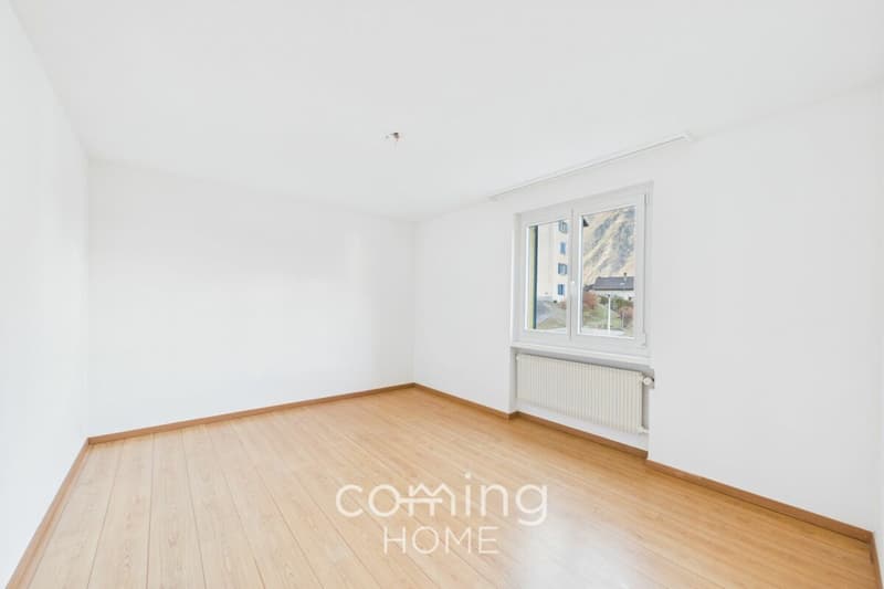 Sonnige 3.5-Zimmerwohnung mit Balkon und Bergsicht in ruhiger Lage (11)