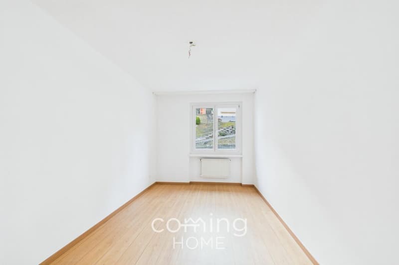 Sonnige 3.5-Zimmerwohnung mit Balkon und Bergsicht in ruhiger Lage (10)