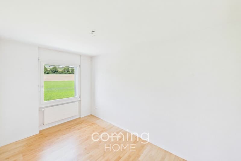 Modernisierte 4.5 Zimmerwohnung in Riedholz mit Bergsicht und Balkon (7)