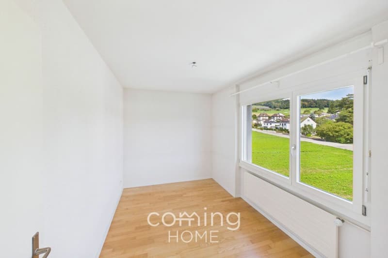Modernisierte 4.5 Zimmerwohnung in Riedholz mit Bergsicht und Balkon (8)