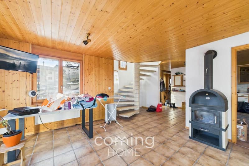 Wohnen und bauen in Mund - 5.5-Zimmer-Chalet mit Garten und vier W2-Bauparzellen (3)