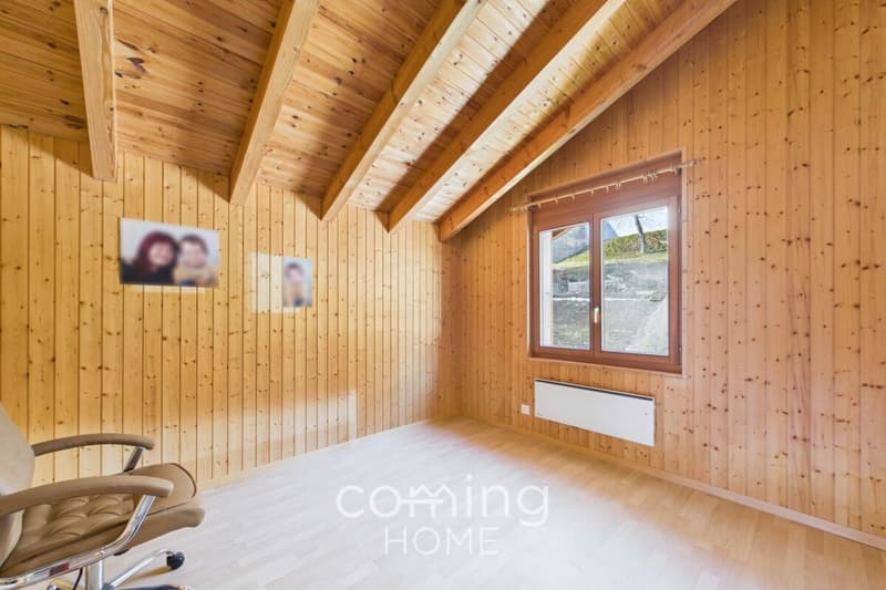 Wohnen und bauen in Mund - 5.5-Zimmer-Chalet mit Garten und vier W2-Bauparzellen (10)