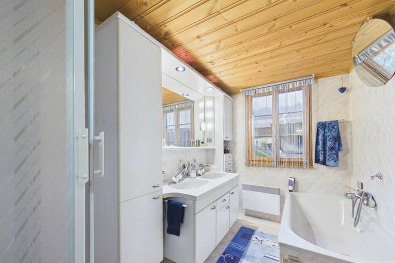Wohnen und bauen in Ergisch - Chalet mit Bauland und sonniger Aussichtslage (11)