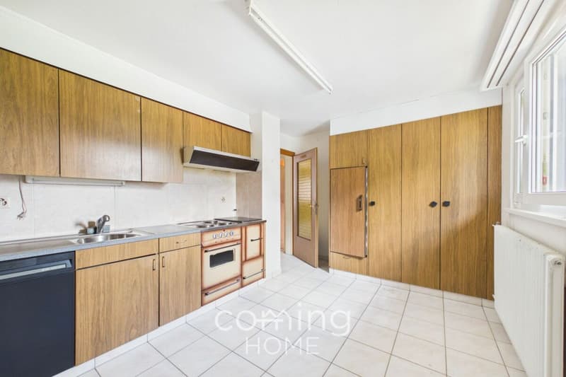 Ruhig, sonnig und grosszügig - 6-Zimmer-Wohnung mit Charme in Susten (1)