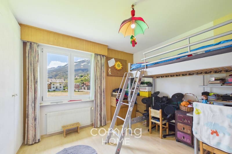 Balkon, Bergpanorama und viel Platz - familienfreundliche 4.5-Zimmer-Wohnung in Susten (12)