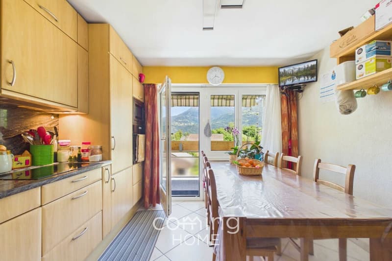 Balkon, Bergpanorama und viel Platz - familienfreundliche 4.5-Zimmer-Wohnung in Susten (7)