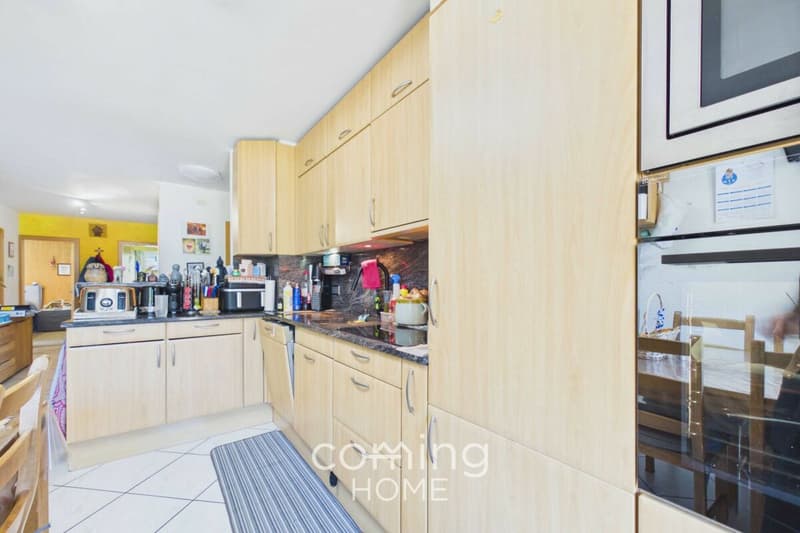 Balkon, Bergpanorama und viel Platz - familienfreundliche 4.5-Zimmer-Wohnung in Susten (4)
