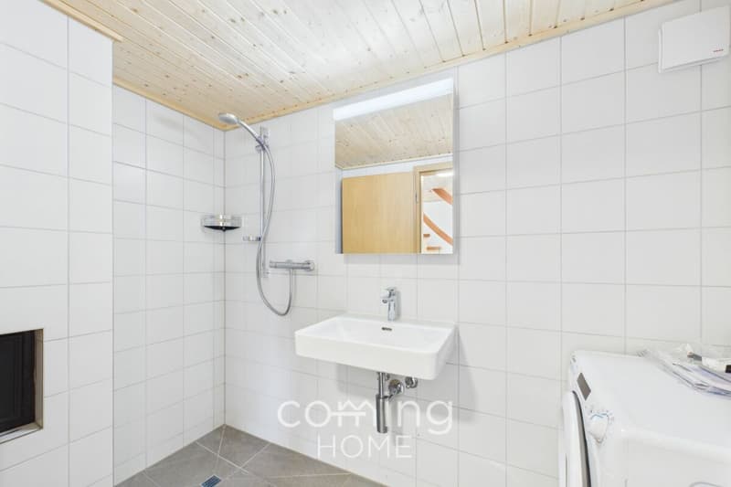 Ruhig, sonnig und mit Bergblick - neuwertige 1.5-Zimmer-Wohnung in Hohtenn (7)