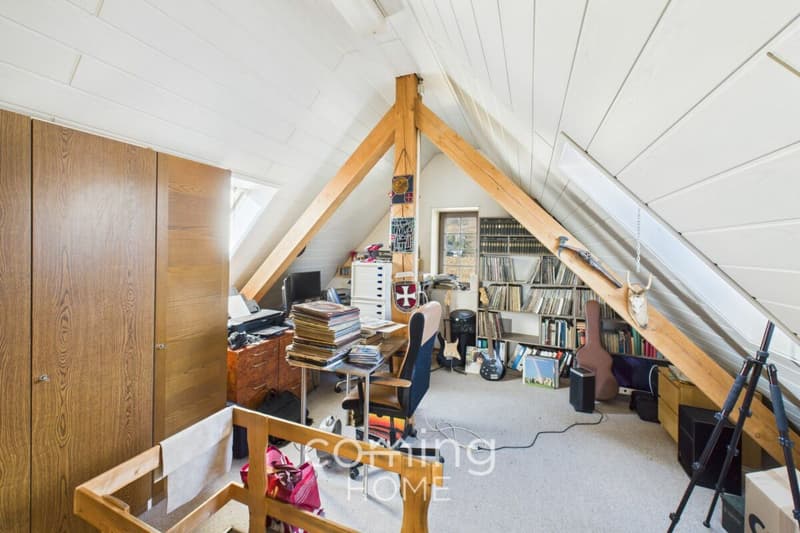 Charmante 4.5-Zimmer-Dachwohnung in Oensingen - mit zusätzlichem Estrich-Büroraum (9)