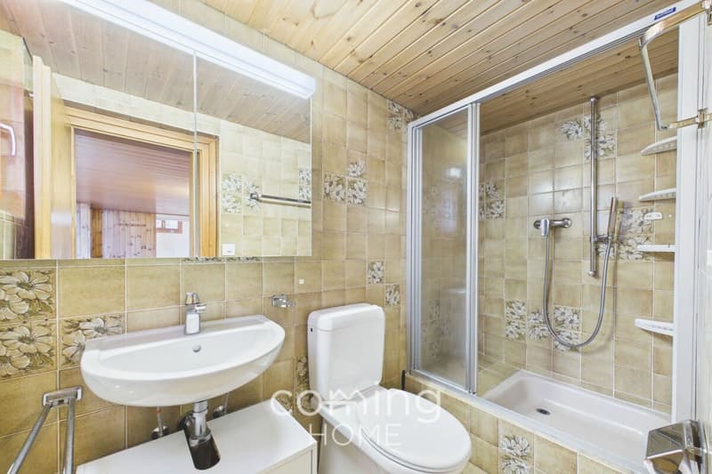 Alpines Zweifamilienhaus mit Panoramablick, Terrassen, Stall und Doppelgarage - Unterems (13)