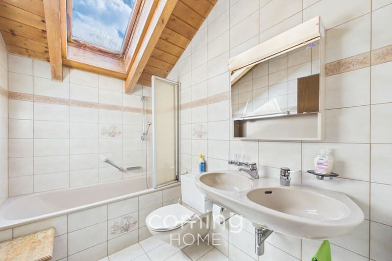 Wohnen mit Bergblick - charmante 4.5-Zimmer-Wohnung in Grächen (8)