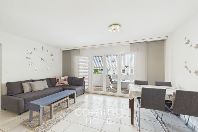 Renovierte 2.5 Zimmerwohnung in Naters mit sonnigem Balkon und Bergsicht (2)