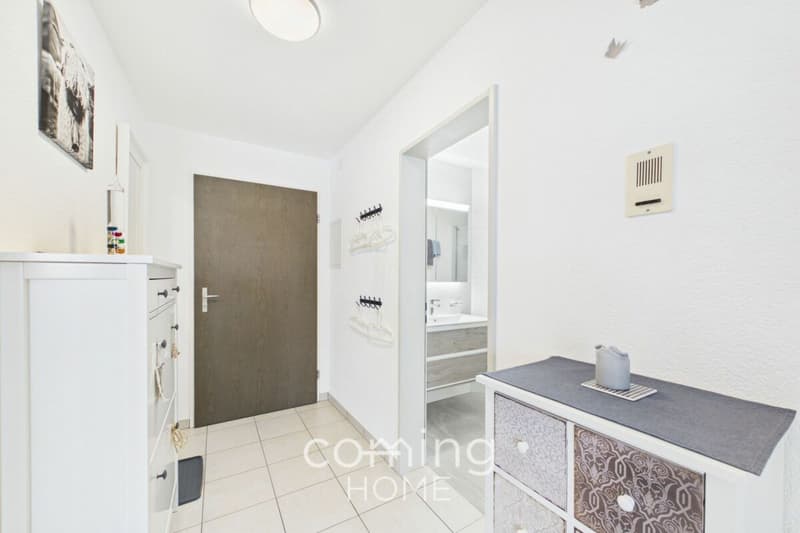 Renovierte 2.5 Zimmerwohnung in Naters mit sonnigem Balkon und Bergsicht (8)