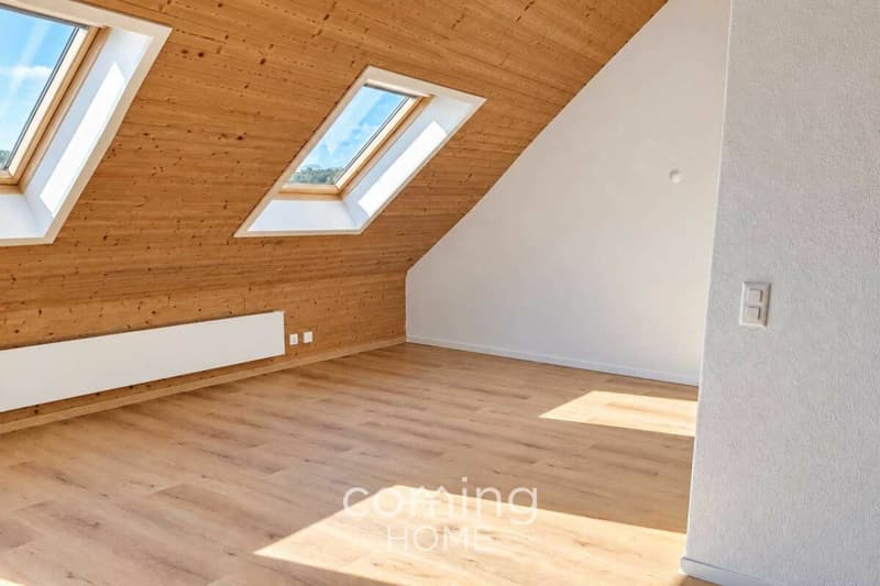 Modernisierte 2.5 Zimmer Dachwohnung mit Balkon in Thörigen (2)