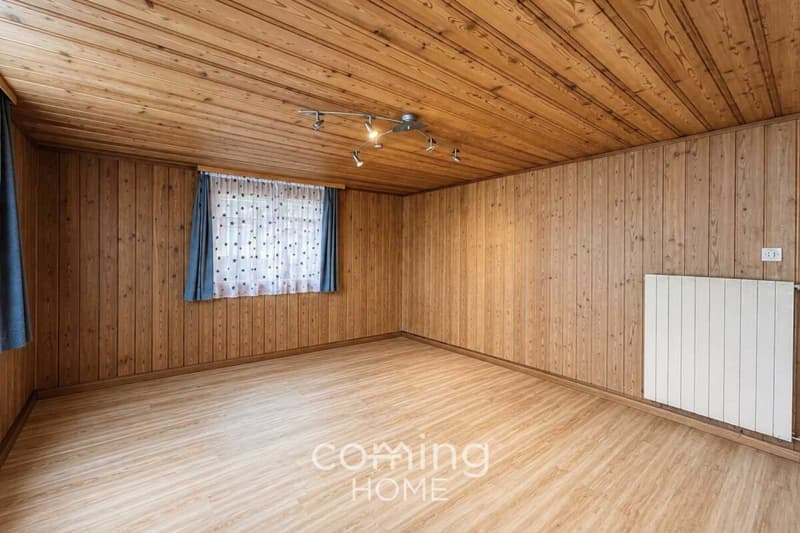 Charmantes Bergdomizil: Sonnige 4.5-Zimmer-Wohnung mit 2 Balkonen in Eischoll (3)