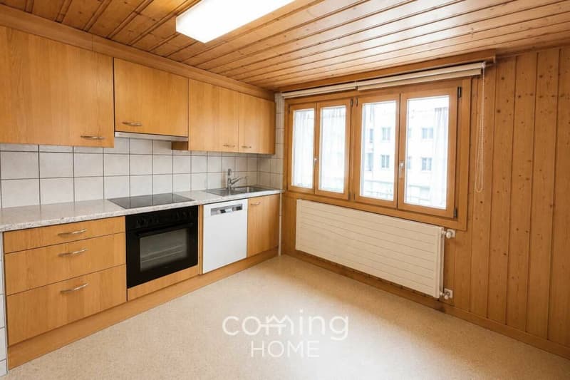 Charmantes Bergdomizil: Sonnige 4.5-Zimmer-Wohnung mit 2 Balkonen in Eischoll (1)