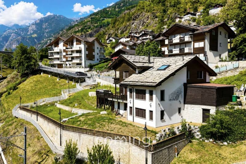 Sonnenplatz im Vispertal: Ihr Familienhaus mit Garten, Cheminée und eigener Einliegerwohnung (1)