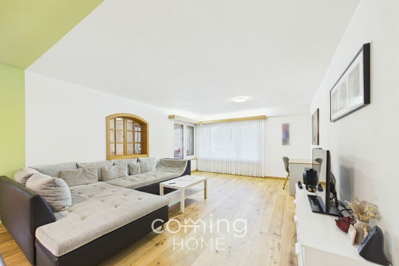Sonnige 4.5 Zimmerwohnung in Steg mit Balkon und Bergsicht (3)