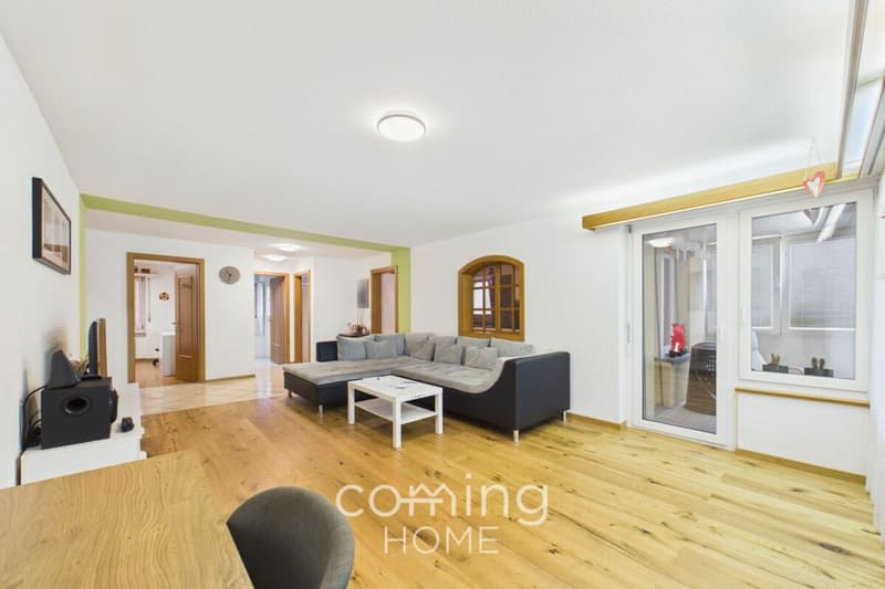 Sonnige 4.5 Zimmerwohnung in Steg mit Balkon und Bergsicht (2)