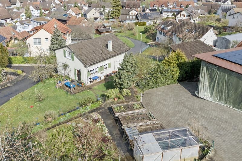 Single-family house with outbuilding on a large plot with development potential (12)