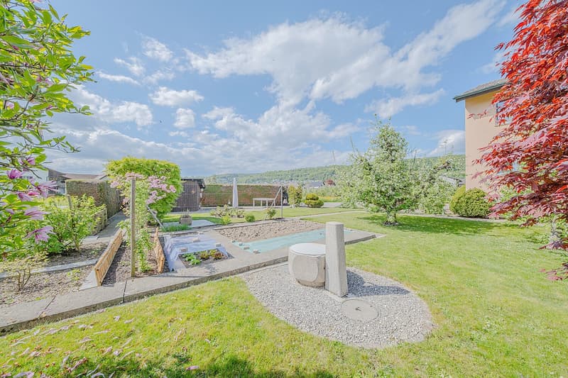 Living with a wide view - well-maintained two-family house in a green area (11)