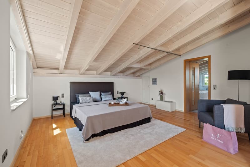 Architektenhaus mit Pool und 2 Garagen (4)