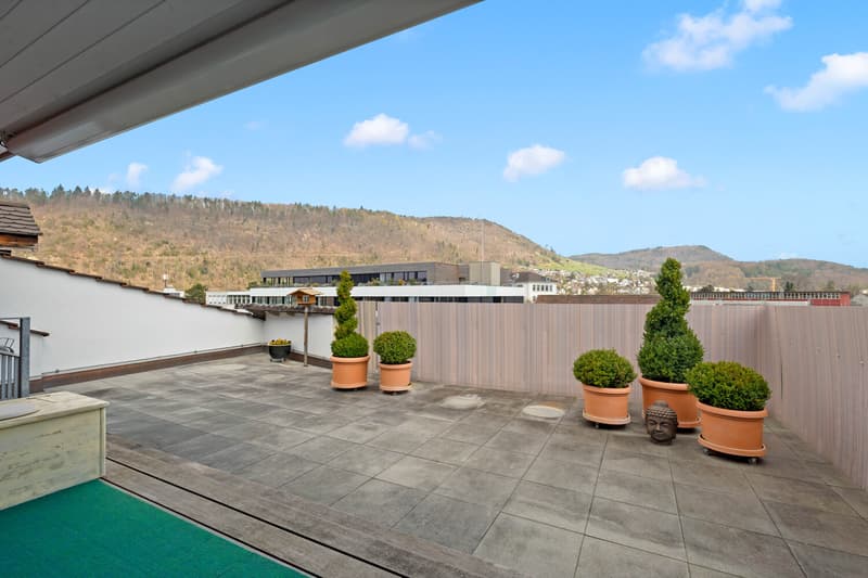 Fully rented residential and commercial property with attractive returns (12)
