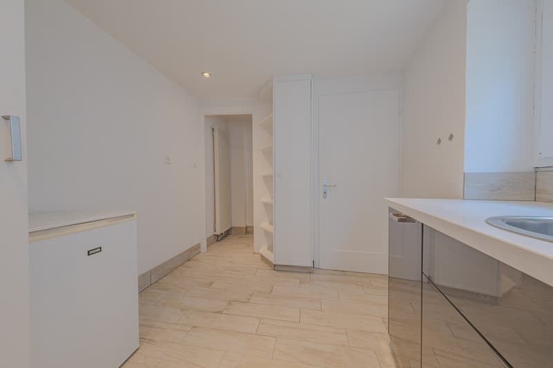 Immeuble d'habitation et de commerce rénové dans un emplacement central idéal à Liestal (9)