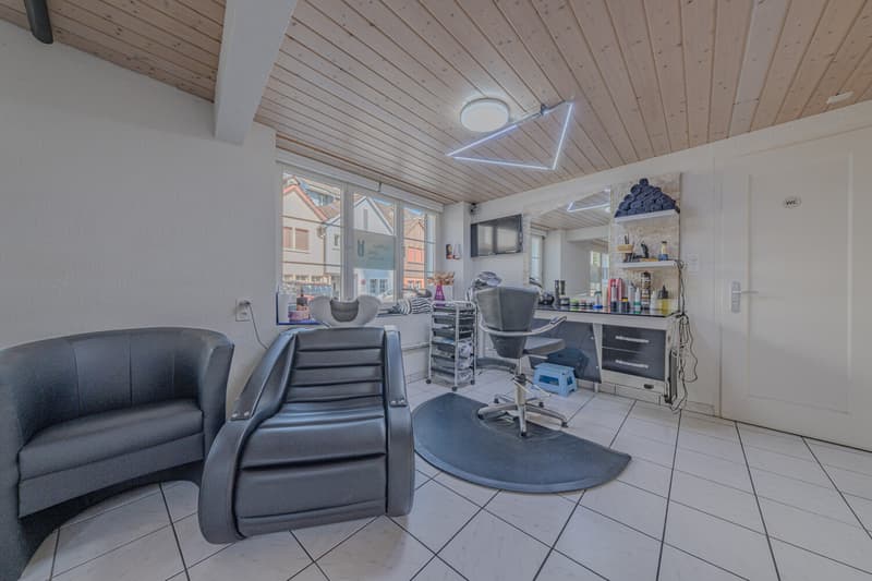 Immeuble d'habitation et de commerce rénové dans un emplacement central idéal à Liestal (3)