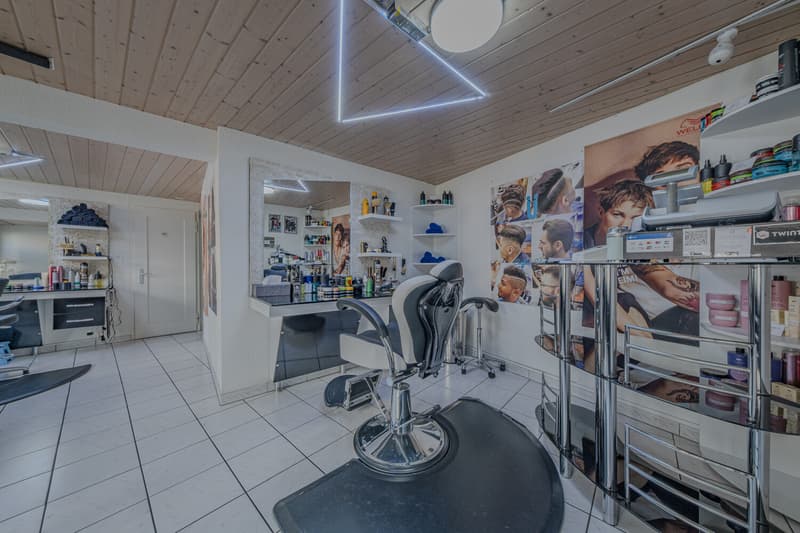 Immeuble d'habitation et de commerce rénové dans un emplacement central idéal à Liestal (2)