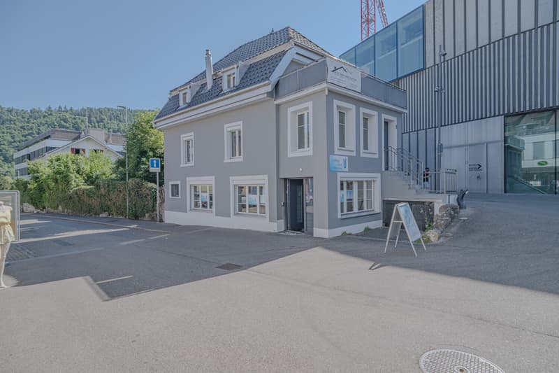Immeuble d'habitation et de commerce rénové dans un emplacement central idéal à Liestal (1)
